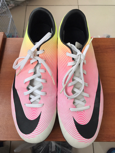 出售一双正品耐克刺客10代足球鞋,彩虹配色,万能ag钉,适合