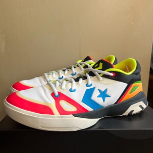 匡威g4白彩虹 44.5码 无原盒 保正 下地次数不多 鞋底