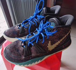 000人付款淘宝欧文6新年配色40码,nike实体店购入,成色如图,鞋带被魔