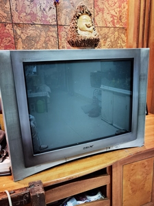 sony索尼29寸特丽珑纯平老式彩色电视机,通上电源开机无反