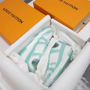 【汪苏泷同款】lv trainer小牛皮休闲板鞋女tiffa