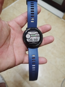 华米amazfit 一代智能手表,蓝色硅胶运动表带.