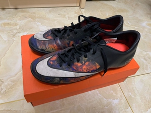 耐克刺客足球鞋 cr7熔岩配色 c罗专属