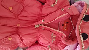 红精灵羽绒服，正品童装购买，含绒量百分之90.尺码90，衣长