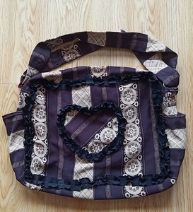 手工制作花布兜子,做工挺好的,结实耐用,兜带都特别宽厚结实