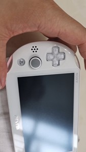 索尼psv2000,粉白日版,屏幕贴膜,单机带一根充电线,摇