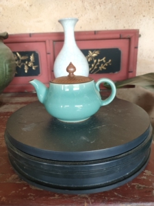 龙泉青瓷.功夫茶壶.微瑕疵.容量250毫升.底部黄汉弟老师签
