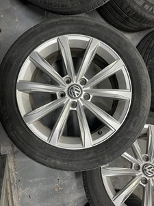 出售一套大众帕萨特原车17寸轮毂,四条米其林轮胎,要的联系.