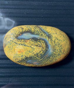 南京雨花石,超大品洒金皮松香玛瑙,灵石出洞,7.0*4.3*