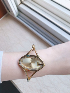 gucci金色手表,手镯表,超级好搭配,正品购于国外飞机上