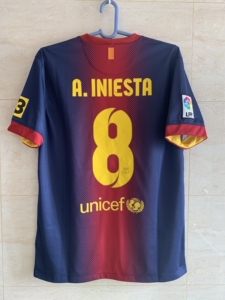 巴萨球衣巴塞罗那球衣伊涅斯塔,1213赛季巴萨主场伊涅斯塔球