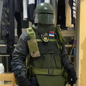 彩虹六号机枪哥联动明日方舟头盔