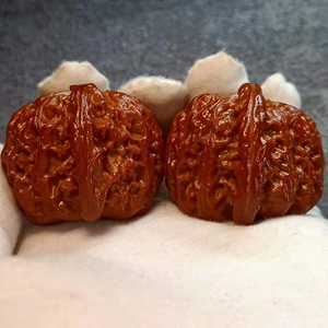 包浆精品文玩核桃白狮子头 活动限时特惠,直接就是12.8元包