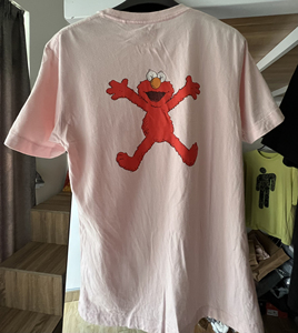 绝版优衣库 x kaws x 芝麻街联名第一弹限量短袖t恤.