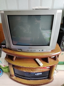 21寸tcl电视,功能完好,带电视柜80元,自提