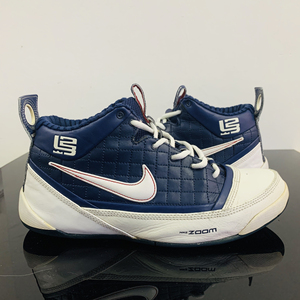 耐克篮球鞋勒布朗詹姆斯使节一代42.5白蓝配色