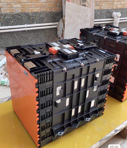 2v 带水冷管靓货比亚迪260安时磷酸铁锂电池