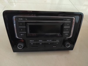 大众13宝来汽车因换大屏,自家拆机车载cd机mp3收音机播放