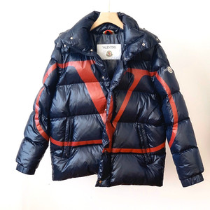 valention华伦天奴联名蒙口合作款短款连帽羽绒服 女