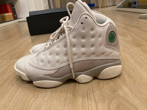 aj13白/浅灰36.5码,穿过几次一直闲置