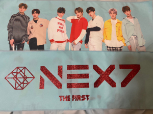 乐华七子next官方应援手幅