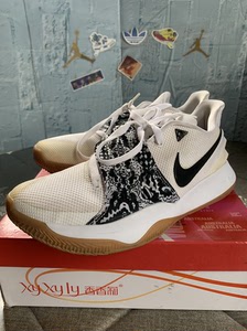 耐克欧文1low白黑44码 成色如图穿的不多 下地3次整体很