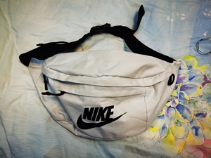 nike,耐克挎包,白色,fake,非正,很火的一款,只用过