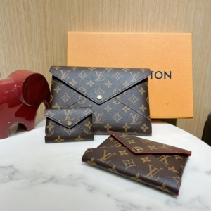 全新 lv 老花三合一信封手拿包 俄罗斯套娃手包 一个包的钱