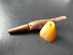 同款货源tb929195987淘宝乡下收到的老牛角鹌鹑哨子,品相完整如图