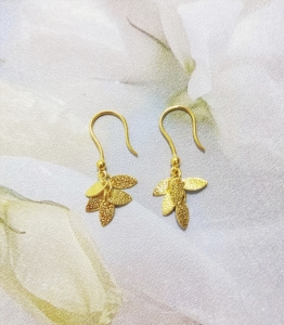 000人付款淘宝周生生黄金耳环足金叶子耳坠,黄金耳环,足金耳坠,全新