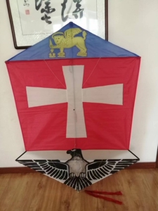 陀螺风筝,高1米7,宽1米2,220元.闲置物品售出不退不换