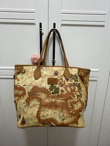 bubble地图包,当年刚出时很多人背着个牌子的包,香港购买