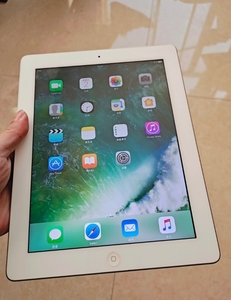 出一台自用的苹果ipad4代32g   ,原装无拆修,成色9