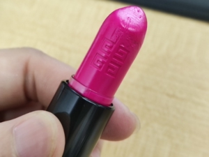 正品纪梵希口红芭比粉,超级显白的乱色号;闺蜜购买的套装礼盒送