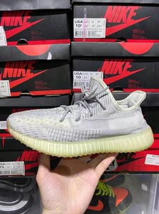 yeezy 350 灰天使 44. 1099 橙色很新 鞋底