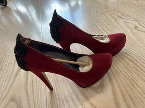 Nine West 玖熙红色皮高跟鞋，10厘米。