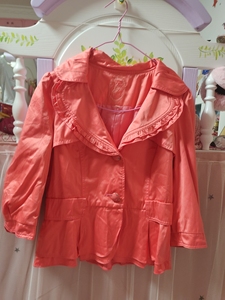 阿依莲粉色少女系列女装二手。这件外套上衣在阿依莲家买的不知道