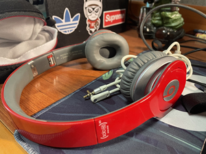 beats solo1 耳机 9新 无磨损.包和线全齐