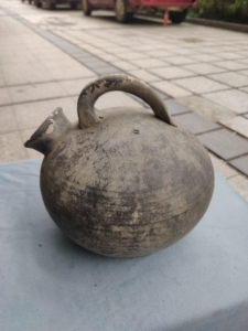 民俗老物件文革时期陶瓷瓦尿壶夜壶 古玩古董,景点旅游摆件,大