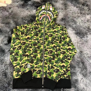bape 绿迷彩鲨鱼连帽外套 双面穿