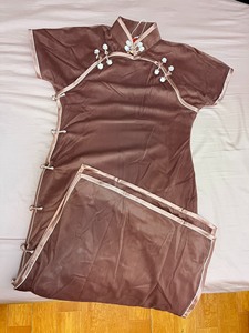 依莱娜京派丝绒旗袍，衣长130，三围100-82-106。古