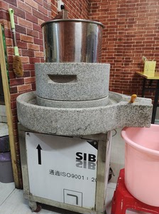 转让一台柏飞牌电动石磨40型,因肠粉店不开了,低价处理转让给
