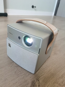 极米cc随身便携投影仪 95新 支持语音控制,自动对焦 内置