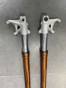 贝纳利黄龙600前减震 减震没有装过车 全新有划痕当二手卖