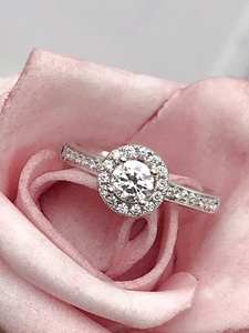 周大生au750钻戒