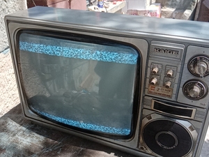 上海凯歌牌17寸黑白电视机