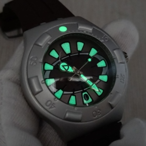 斯沃琪swatch潜水表,200米防水,鱼骨硅胶表带手感一流