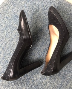 lv女高跟鞋 路易斯威登 黑色小圆头满logo女皮鞋