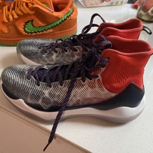 李宁驭帅11火龙果39码 几乎全新 有夜光logo 穿出去压