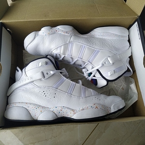 aj6rings,aj13的底,纯白特别百搭,因为尺码不合